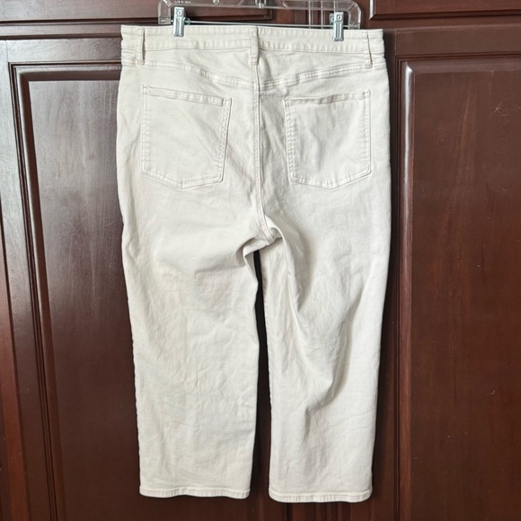 Chico’s High Rise Straight Leg Crop Cream Jeans Embroidered Tropical 3 16 XL - Picture 4 of 9